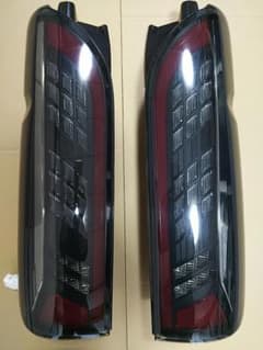 ハイエース 200系　LEDテールランプ　スモークレンズ　流れるウィンカーのサムネイル