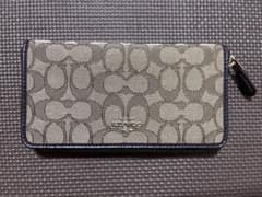 COACH シグネチャー ラウンドファスナー財布のサムネイル