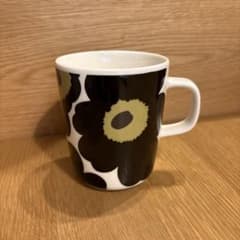 marimekko マリメッコ マグカップ ウニッコ　ブラック　花柄のサムネイル