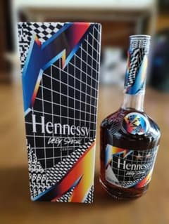 Hennessy V.S Limited Edition 2019 byパントン - メルカリ