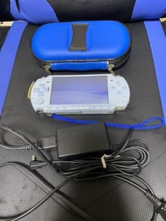 最終値下げ　PSP 2000 本体、充電器、ケース付のサムネイル