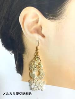 406.刺繍タッセルと葉っぱのピアス☆ホワイトのサムネイル