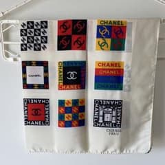 CHANEL COCOマーク マルチカラー ビンテージ  スカーフ 品質タグ付きのサムネイル