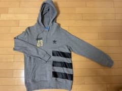 adidas グレー フード付きパーカーのサムネイル