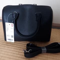 ユニクロ　レザータッチ 2way  ボストンバックのサムネイル