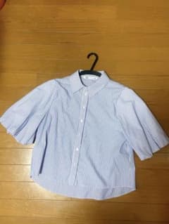 ZARA パフスリーブストライプシャツ(半袖)のサムネイル