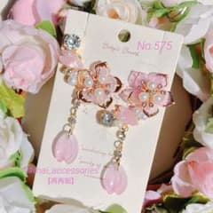 ハンドメイド 桜 ビジュー イヤーカフ ♡ ピアス風 - メルカリ