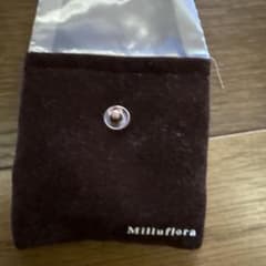 Milluflora ピアス ストーン付きのサムネイル
