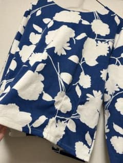 レディース　総花柄トップスのサムネイル