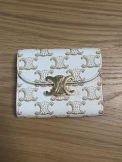 CELINE トリオンフ 三つ折り財布 ホワイト - メルカリ