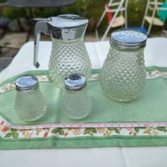 ガラス製調味料入れのサムネイル