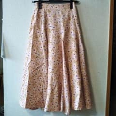 値下げ♪新品　レディース　ロングスカート　マキシ　花柄　ベージュ　秋冬のサムネイル