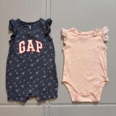 【2枚セット】babyGap 半袖ロンパース ショートオール フリル 女の子のサムネイル