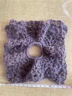 ハンドメイド かぎ編みスクエアシュシュ パープルのサムネイル