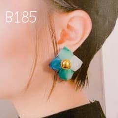 B185…フラワーモチーフ　イヤリングorピアスのサムネイル