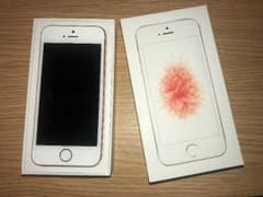 iPhone SE 32GB SIMフリー　極美品のサムネイル