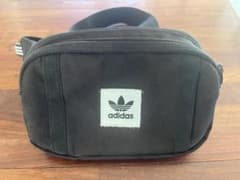 adidas ボディバッグ・ウエストポーチ 黒のサムネイル
