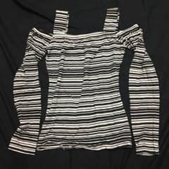 激安新品★オフショルダートップスのサムネイル