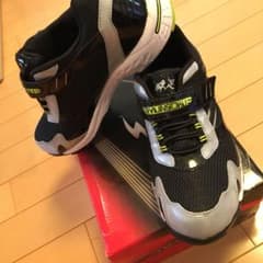 瞬足スニーカーのサムネイル
