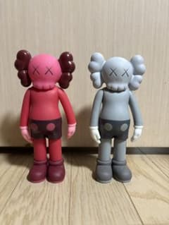 KAWS フィギュア 2体セット ピンク グレー - メルカリ