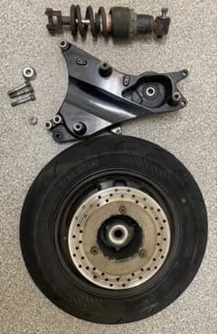 マジェスティ250 リヤホイール　SG20J ヤマハ　スイングアーム マジェスティ250 リヤホイール SG20J ヤマハ スイングアーム - メルカリ