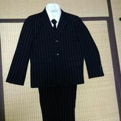 スーツ140㎝　４点セットのサムネイル