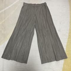 PLEATS PLEASE イッセイミヤケ　ワイドパンツ　グレージュ　サイズ4