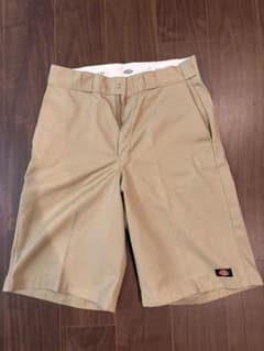 ルーズフィット ベージュ ショートパンツのサムネイル