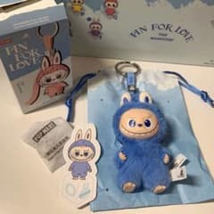 ラブブ らぶぶ イニシャル アルファベット O 青 PIN FOR LOVE - メルカリ