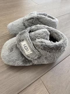 【新品未使用】UGG ベビーシューズ ブーティ セットのサムネイル