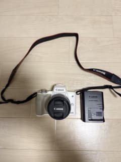 Canon EOS kiss M ホワイト ミラーレス一眼のサムネイル