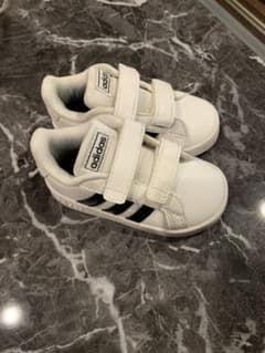 adidasスニーカー13㎝のサムネイル