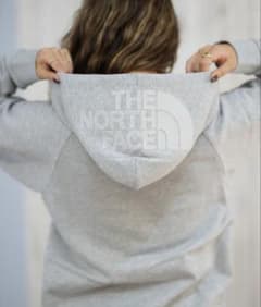 THE NORTH FACE グレー フード付きパーカー Sのサムネイル