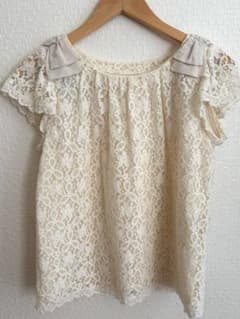 レディーストップスM 半袖　白レース　フリル　リボン　美品のサムネイル