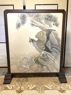衝立(松の木に止まる鷹) 和風　和室　骨董 衝立(松の木に止まる鷹) 和風 和室 骨董 - メルカリ