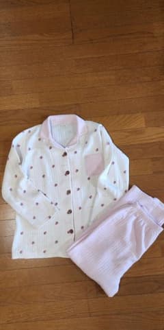HAPiNS WEAR いちご柄 パジャマ ルームウェア