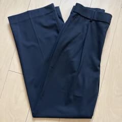 ユニクロ タックワイドパンツ 丈長め Mサイズ ブラックのサムネイル