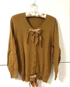 インゲボルグ キャメル系 ニットリボン ロゴ入りリボン付き カーディガンのサムネイル
