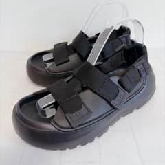 美品】UGG STRATUS アグ ストラタス 厚底 スポーツサンダル 24