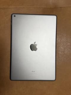 iPad(A2197) 第7世代スペースグレー32GBWi-fi 本体のみのサムネイル