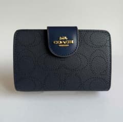 新品　COACH　コーチ 財布 折り財布　２つ折り財布 ネイビー コーチ COACH 二つ折り財布 C4768 ネイビー シグネチャー - メルカリ