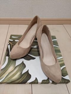美品　ベージュ　パンプスのサムネイル
