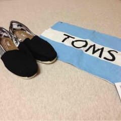TOMS シューズのサムネイル