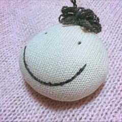 【完熟とまとさん限定】チコラータ にっこりさんブローチのサムネイル