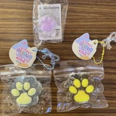 もっちもち！にくきゅウスクイーズキーホルダー &小さなスクイーズ3個のサムネイル
