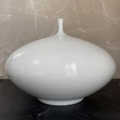 中尾恭純】 中仙窯 白磁千段 有田焼 白磁線段壺 大 直径30センチ以上