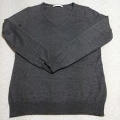 売り切り値下げ！　UNIQLO　Ｖネックセーターのサムネイル