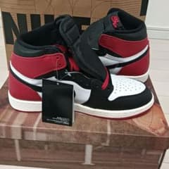 NIKE Air Jordan 1 Retro High OG つま黒のサムネイル