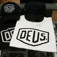 deus デウスエクスマキナ 白Tシャツのサムネイル