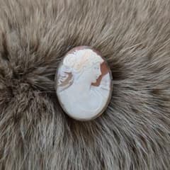 カメオブローチのサムネイル